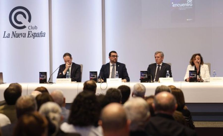 Los presidentes de Asturias y Galicia, aliados contra la polarización en la presentación del último libro del exconsejero Guillermo Martínez